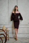 Φόρεμα off-shoulder με χρυσά κουμπιά