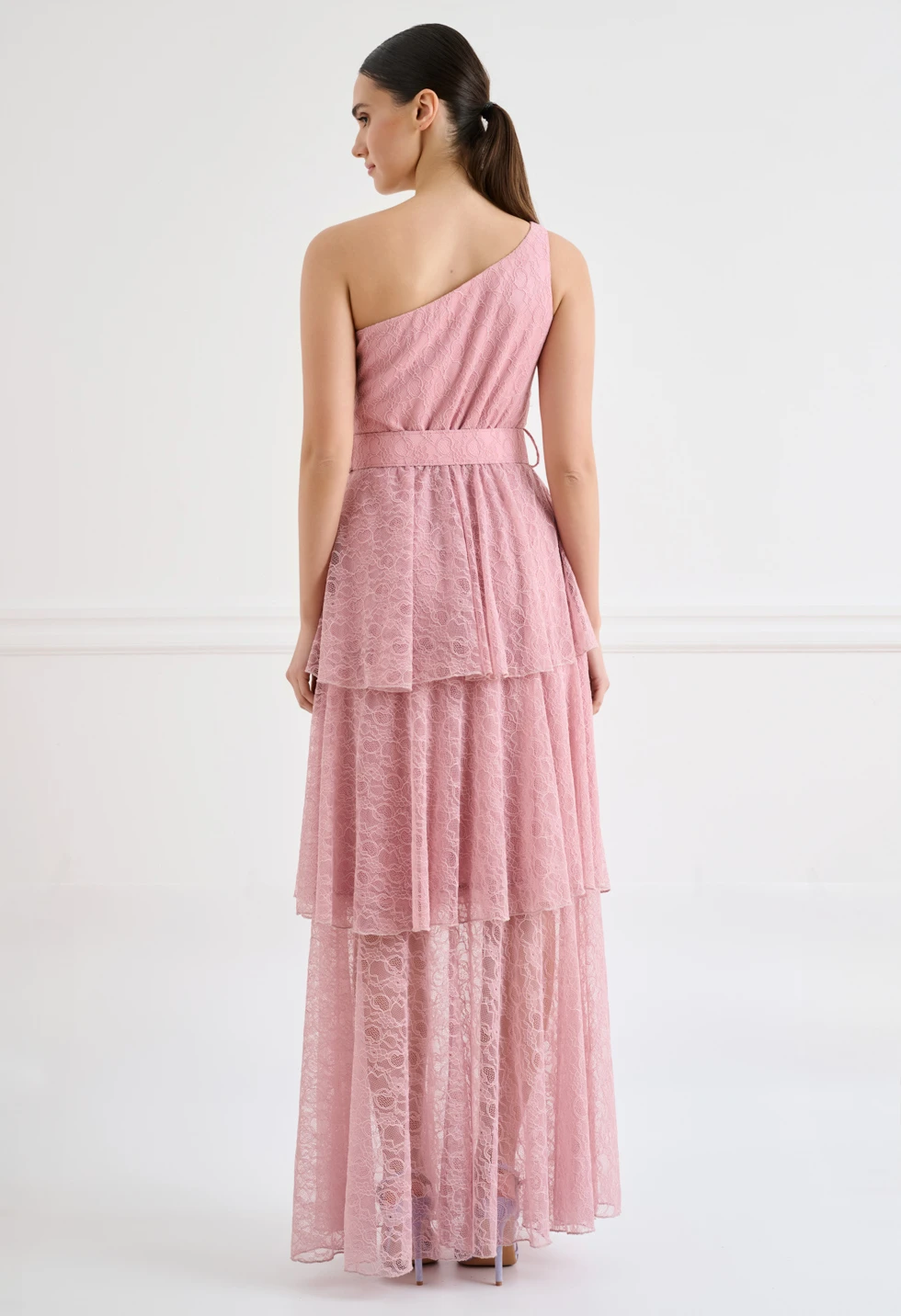 Δαντελένιο maxi φόρεμα one shoulder με βολάν - Image 4