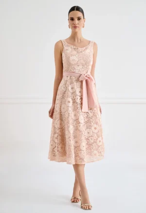 Δαντελένιο midi φόρεμα με ζώνη