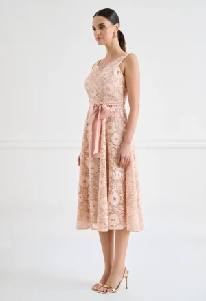 Alternative view of Δαντελένιο midi φόρεμα με ζώνη