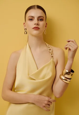 Alternative view of Midi σατέν φόρεμα με halter λαιμό