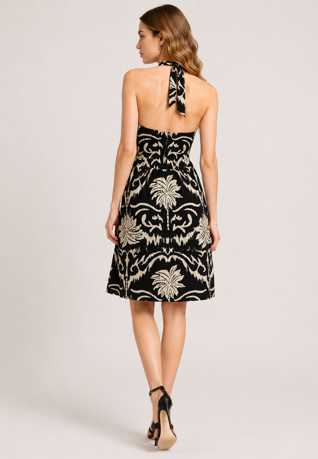 Mini φόρεμα halter με tropical print - Image 3