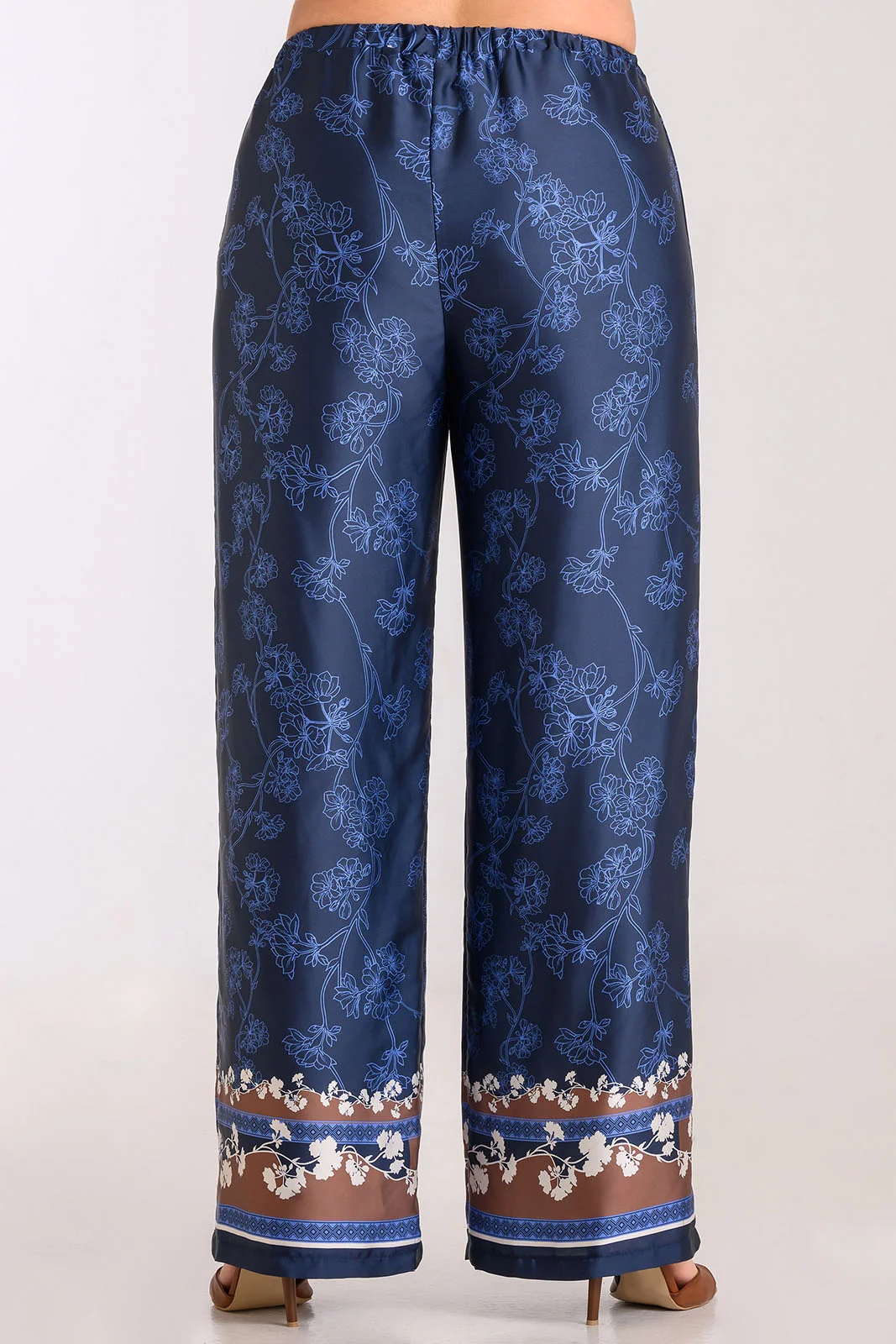 Floral παντελόνα σατέν με wide leg γραμμή plus size - Image 3