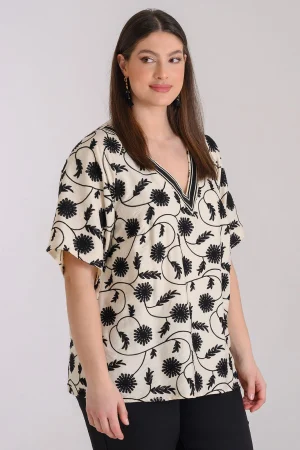 Μπλούζα με κέντημα και V λαιμό plus size