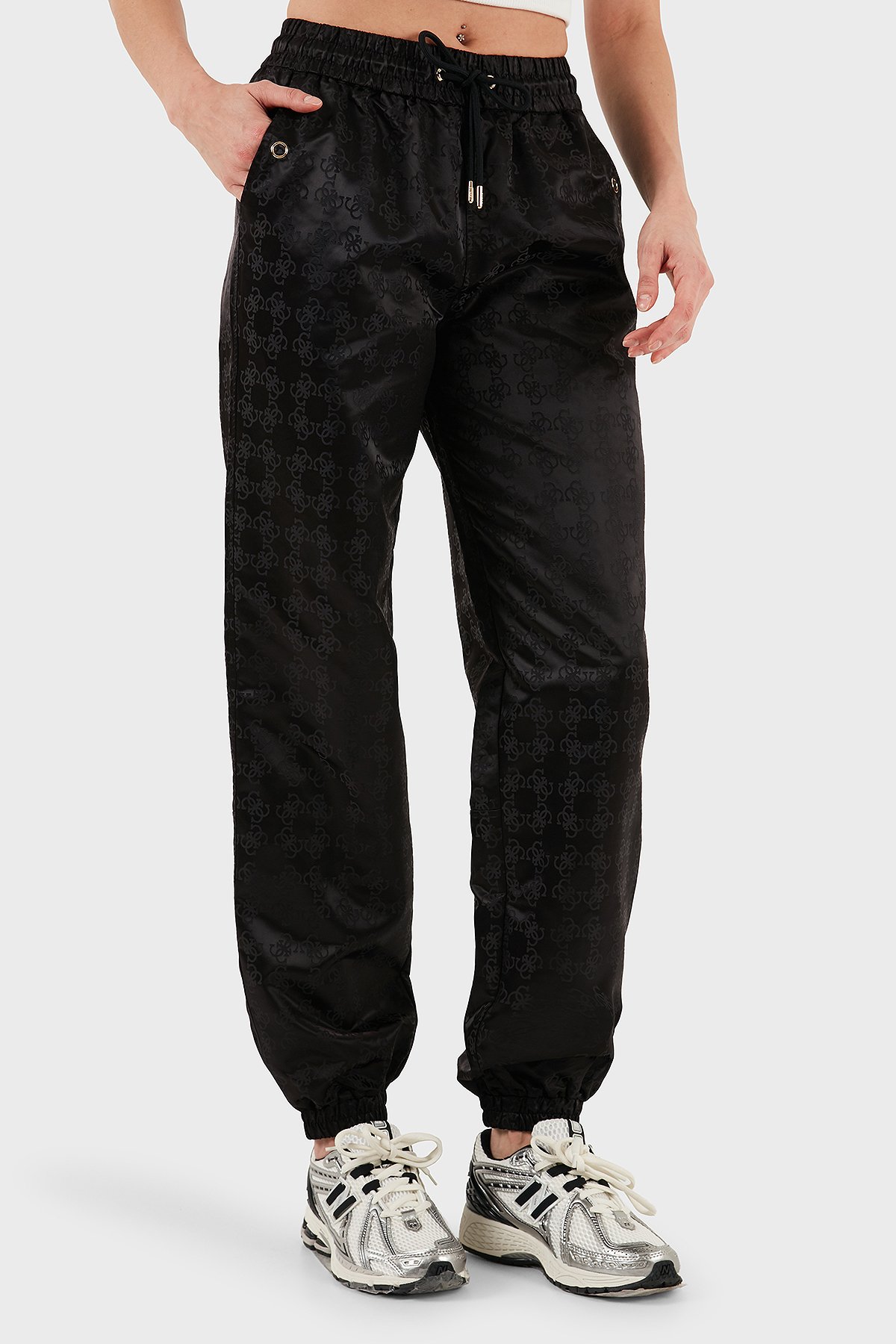 1200x1800_guess-4g-aop-jakarli-regular-fit-normal-bel-jogger-v5yb14whfu0-bayan-pantolon-v5yb14-whfu0-fj4q-siyah-3124913-61-B