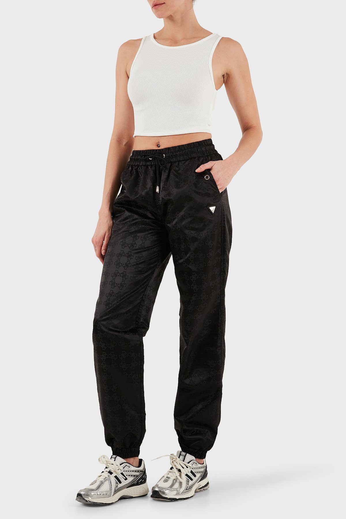 1200x1800_guess-4g-aop-jakarli-regular-fit-normal-bel-jogger-v5yb14whfu0-bayan-pantolon-v5yb14-whfu0-fj4q-siyah-3124914-61-B