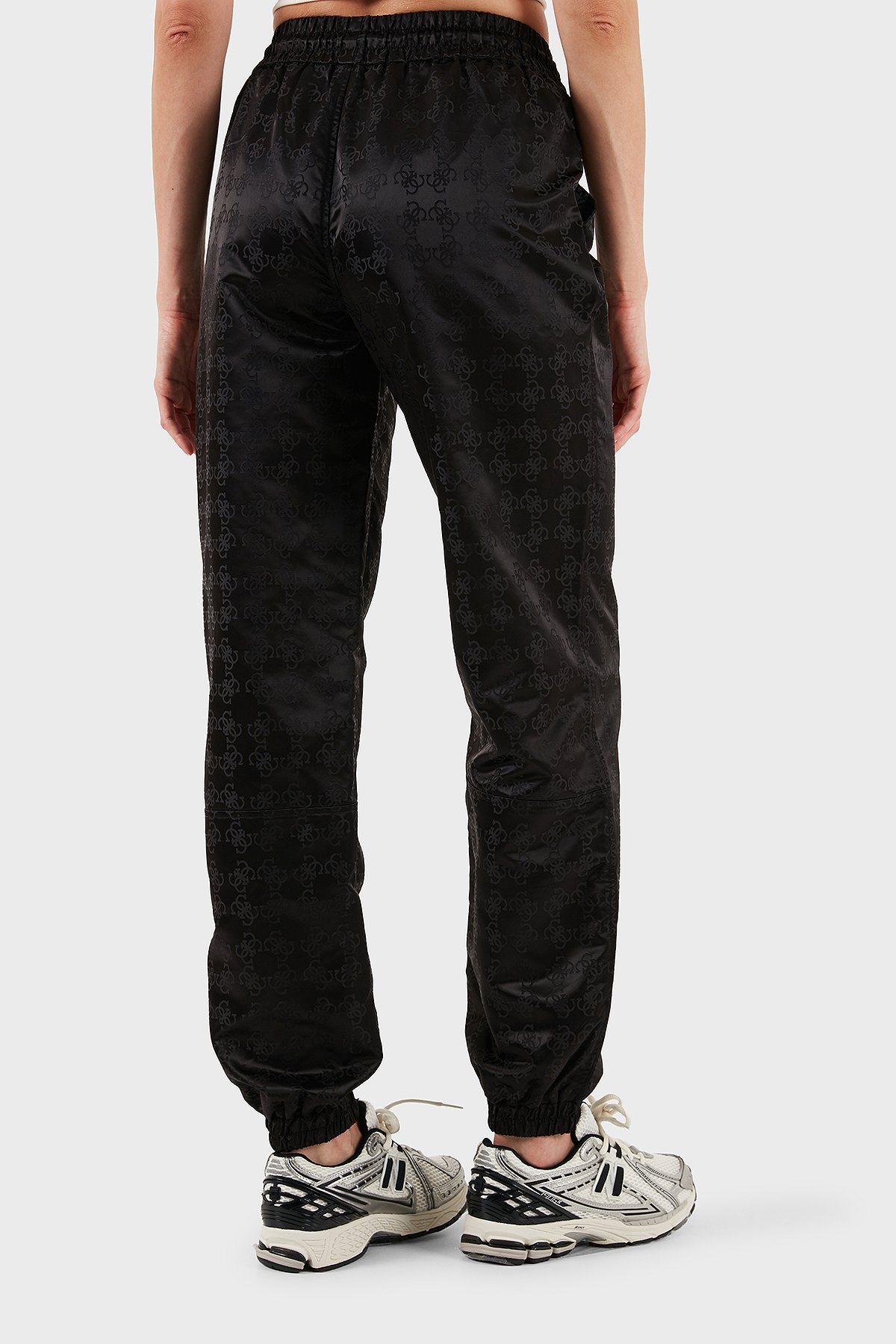 1200x1800_guess-4g-aop-jakarli-regular-fit-normal-bel-jogger-v5yb14whfu0-bayan-pantolon-v5yb14-whfu0-fj4q-siyah-3124915-61-B