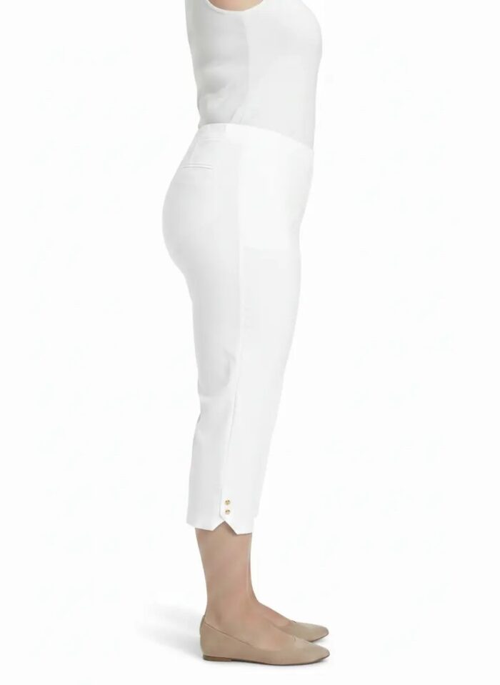 12065 1 700x959