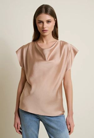 Σατινέ τοπ με ριχτό ντεκολτέ