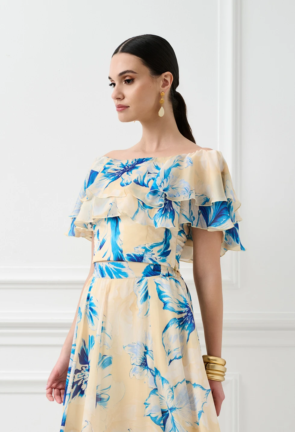 Floral top με βολάν και έξω ώμους - Image 3