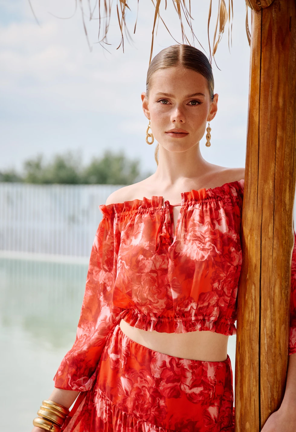 Floral off-shoulder crop top με μακριά μανίκια - Image 2