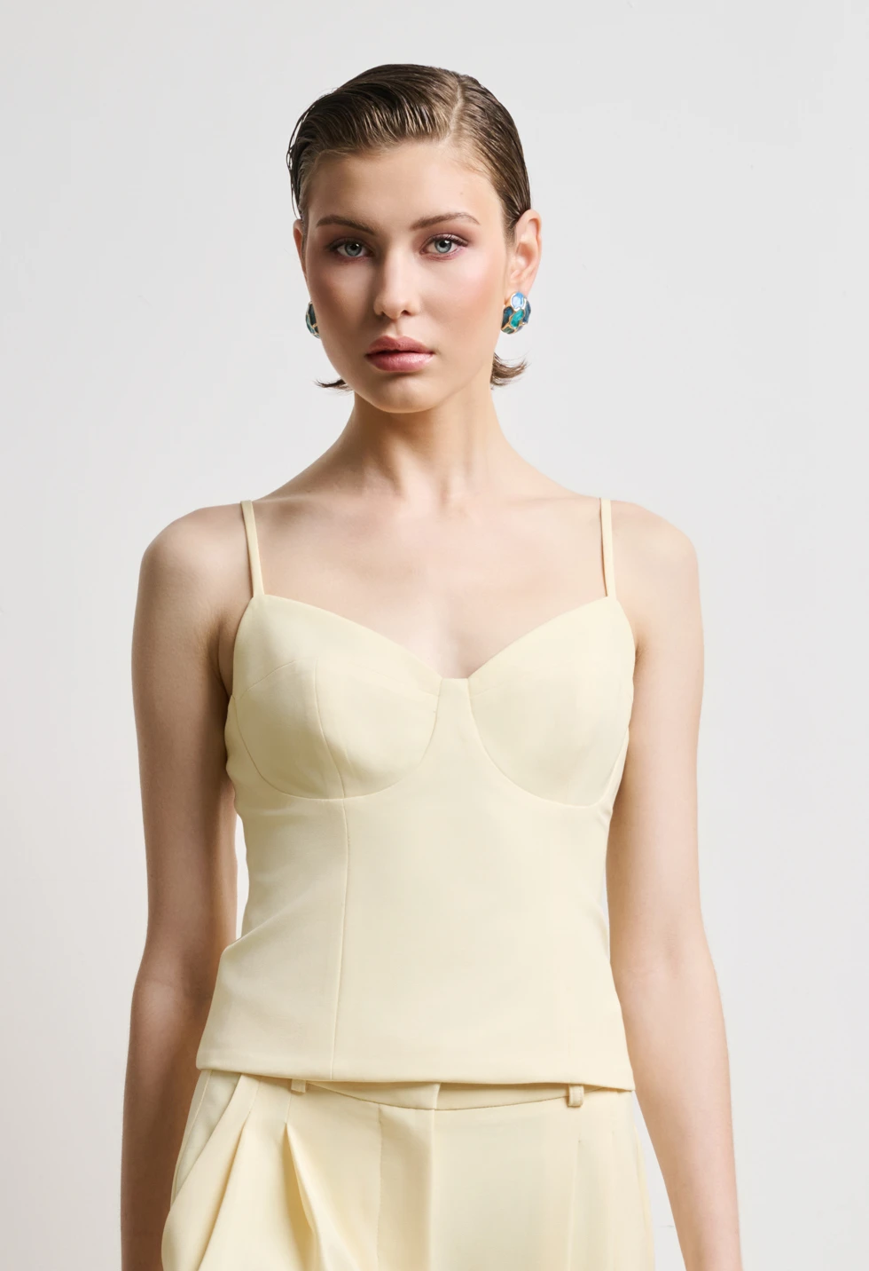 Τοπ με cups και τιράντες