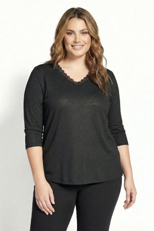 Μπλούζα με v λαιμόκοψη και δαντέλα plus size