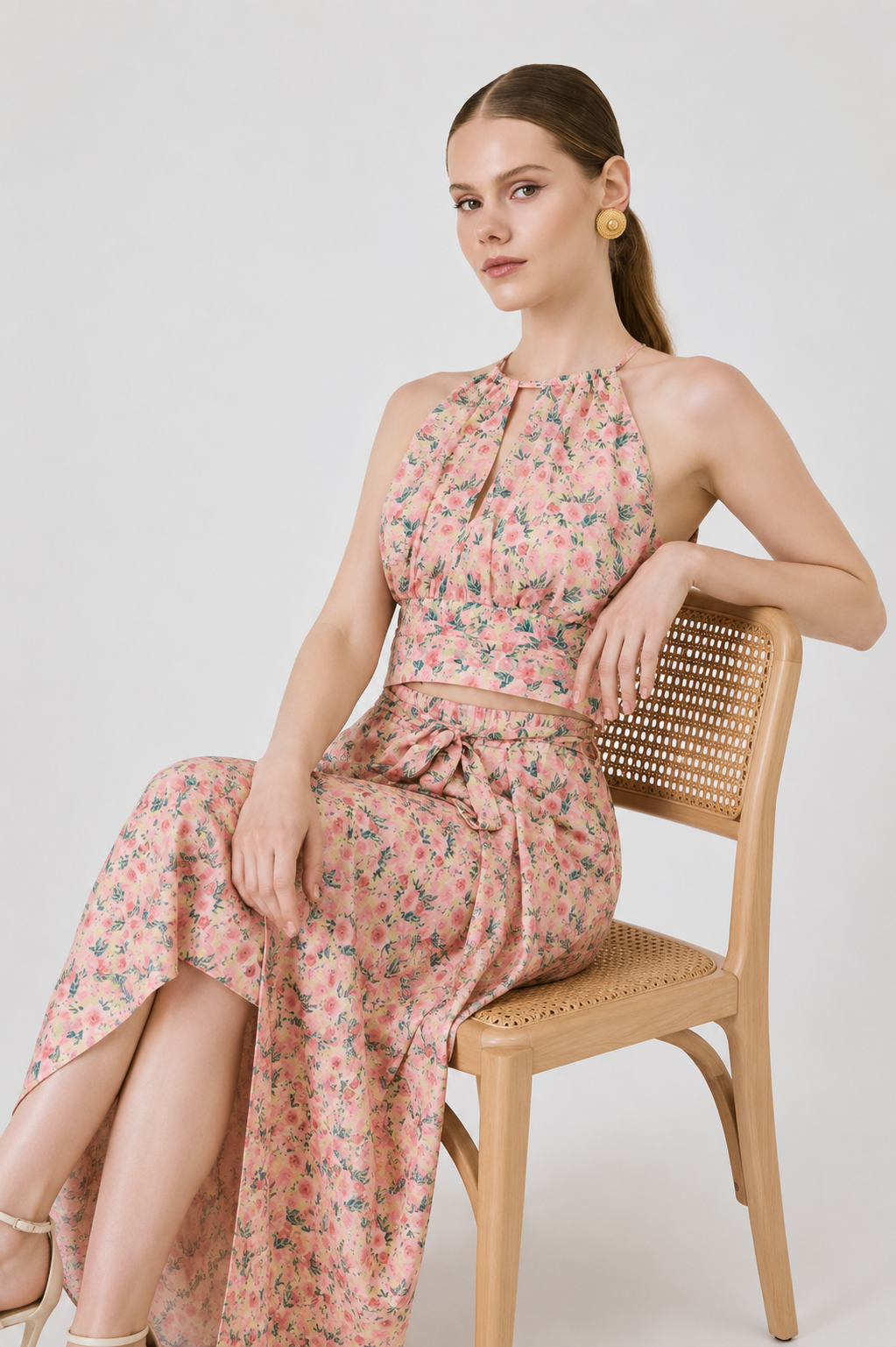 Floral halter crop top με σούρες - Image 2