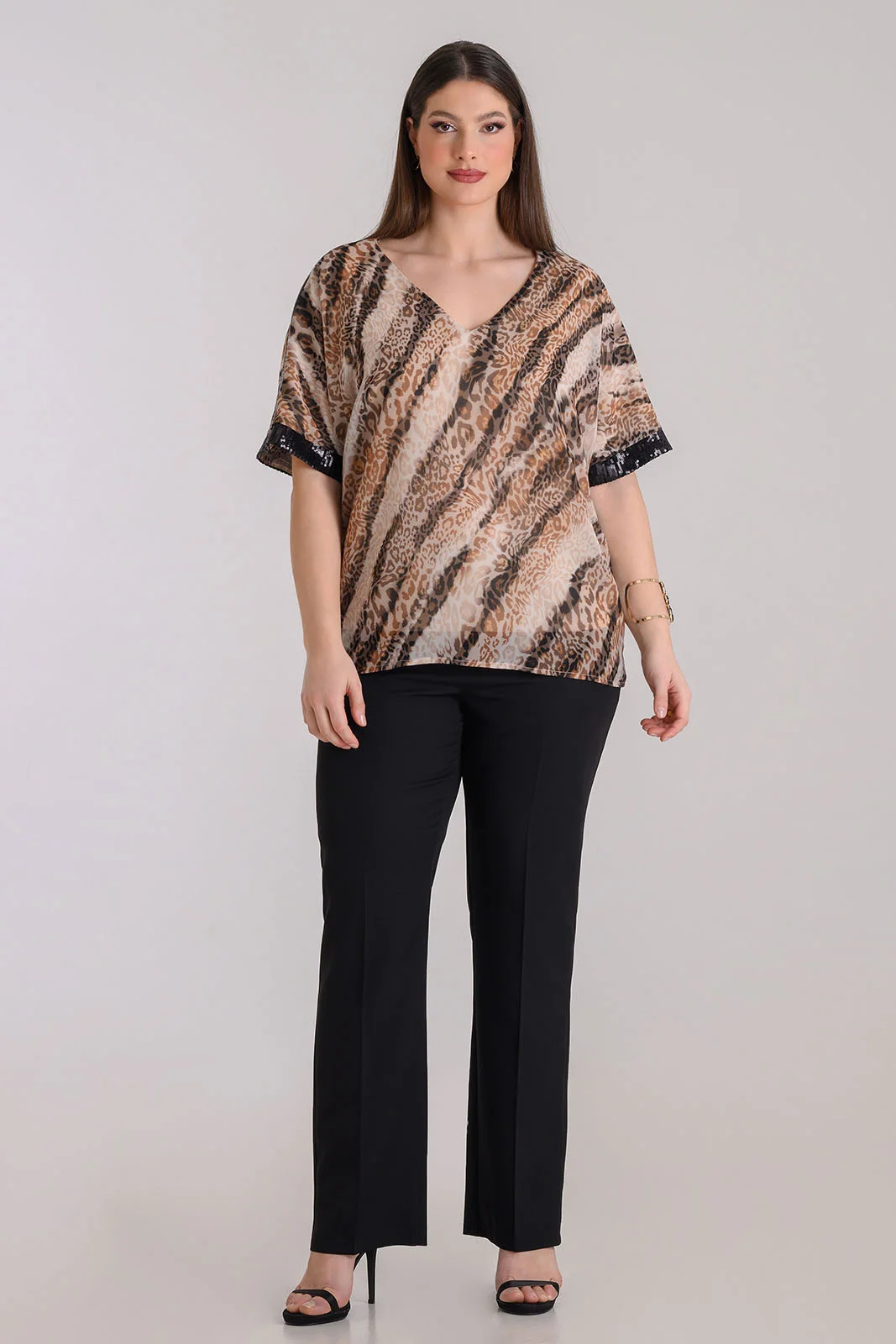 Animal print μπλούζα μουσελίνα με παγιέτες στα μανίκια plus size - Image 2