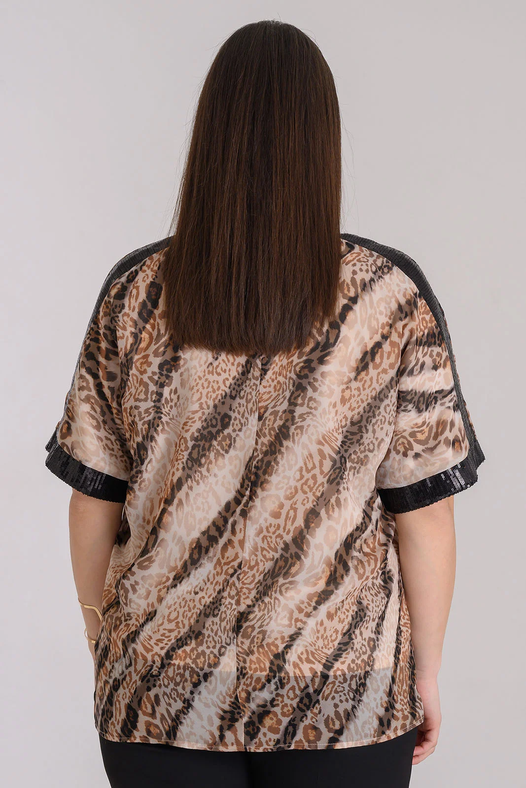 Animal print μπλούζα μουσελίνα με παγιέτες στα μανίκια plus size - Image 5