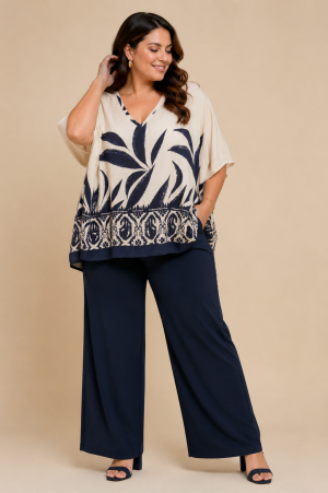 Εμπριμέ μπλούζα με V λαιμόκοψη plus size