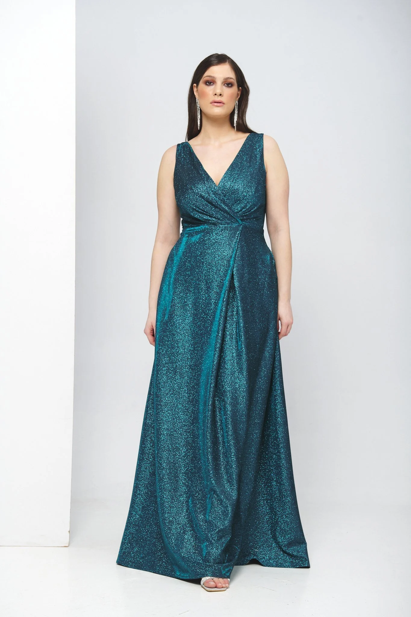 Φόρεμα maxi με glitter κρουαζέ plus size - Image 4