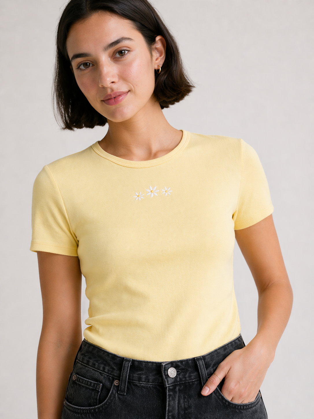 Μπλούζα κοντομάνικη με κεντημένες μαργαρίτες