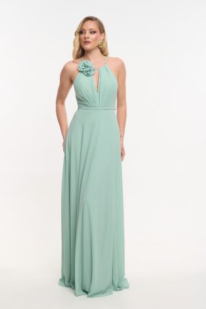 Maxi φόρεμα halter με υφασμάτινα λουλούδια