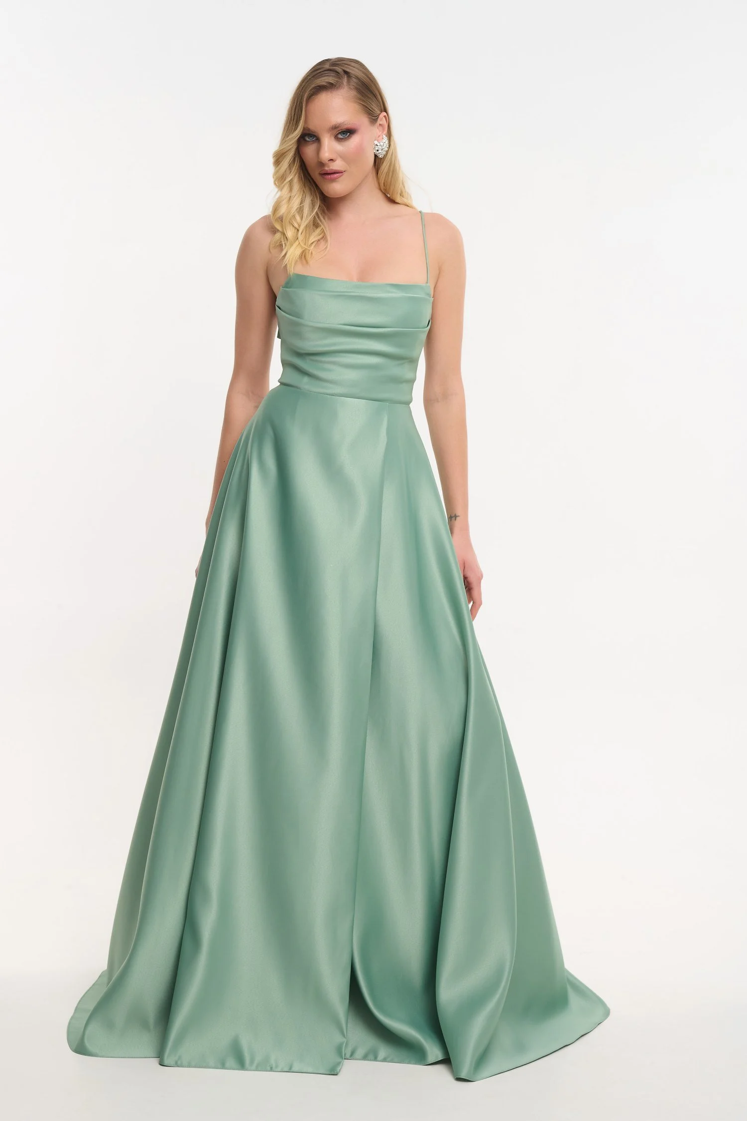 Satin maxi φόρεμα με λεπτές τιράντες