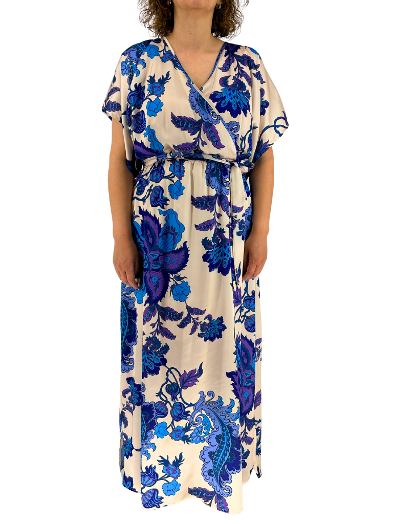 Plus size μάξι φόρεμα με μπλε φλοράλ μοτίβο - Image 2