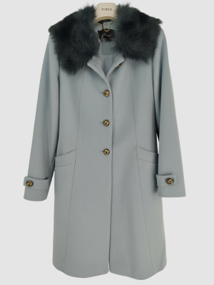 Παλτό σε γαλάζιο χρώμα με γούνα στο γιακά