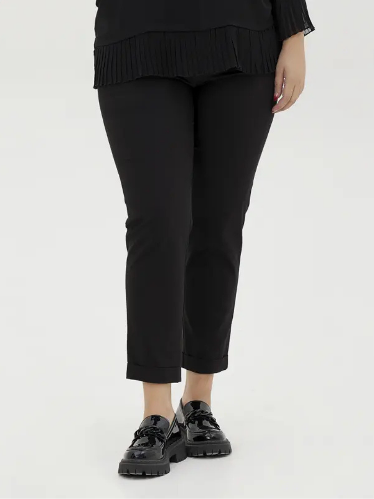 Μαύρο παντελόνι cropped με ρεβέρ plus size - Μαύρο