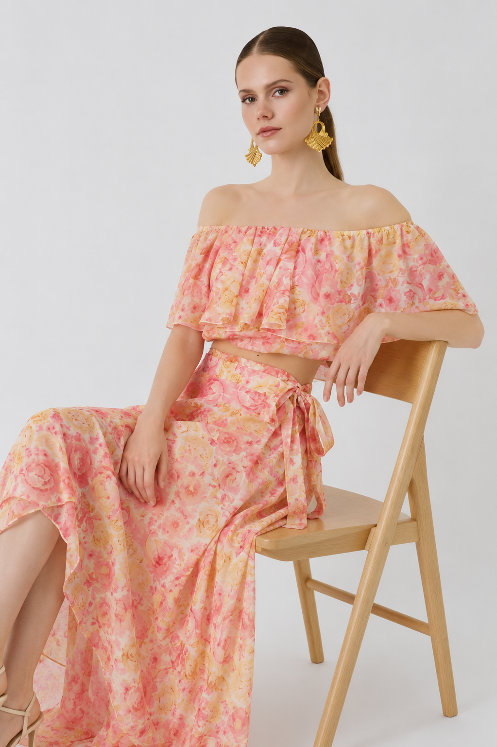 Floral crop top με βολάν και έξω τους ώμους - Image 2