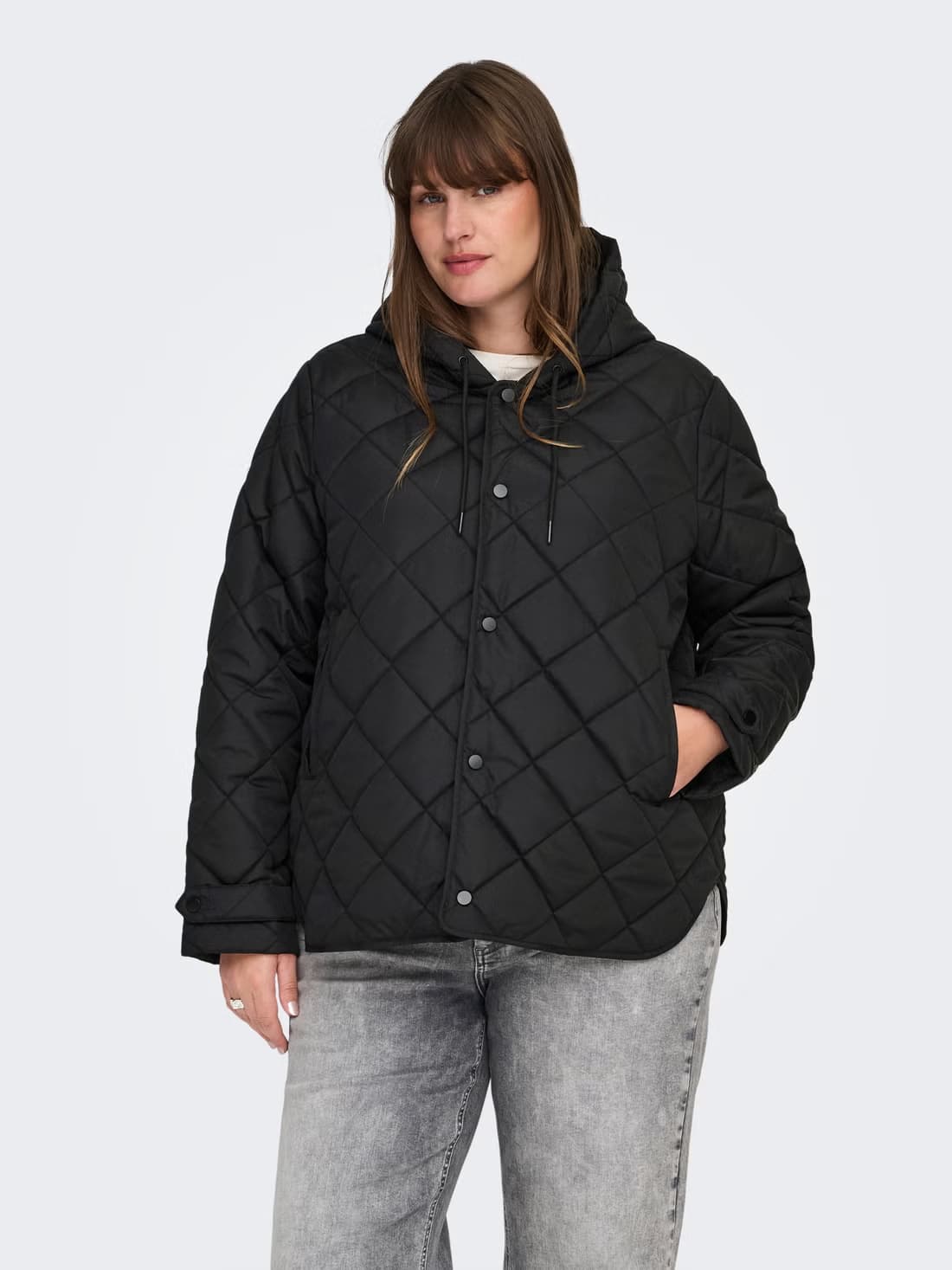 Καπιτονέ μπουφάν με κουκούλα plus size