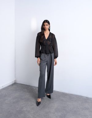 Alternative view of Μπλούζα διάφανη με V ντεκολτέ και μακριά μανίκια