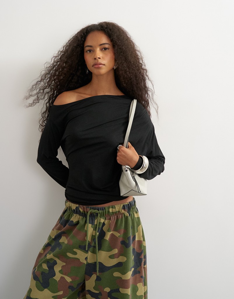 Μπλούζα off shoulder με ντραπέ λεπτομέρεια