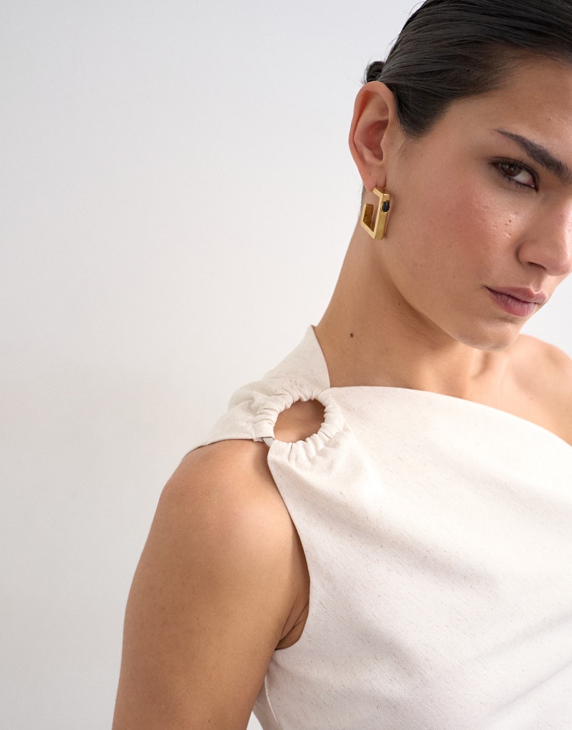 Τοπ off-shoulder μπεζ ασύμμετρο - Image 3