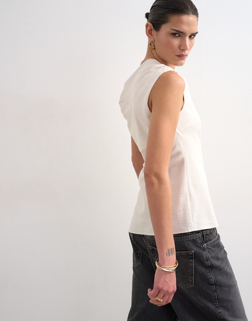Τοπ off-shoulder μπεζ ασύμμετρο - Image 2