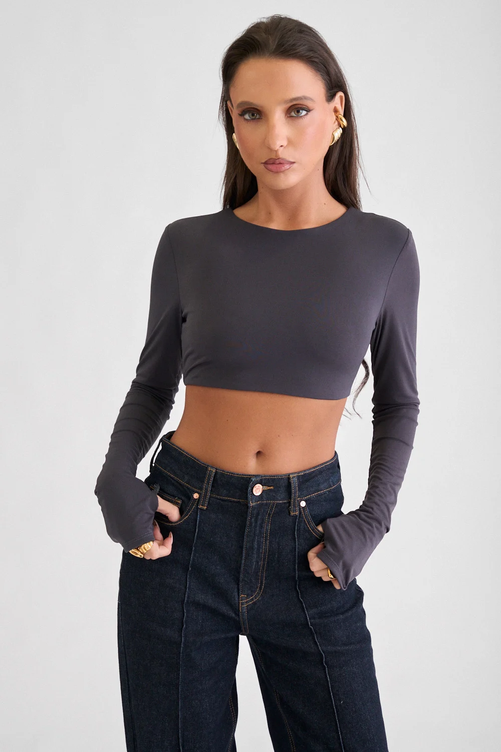 Μπλούζα crop top με μακριά μανίκια και ανοιχτή πλάτη