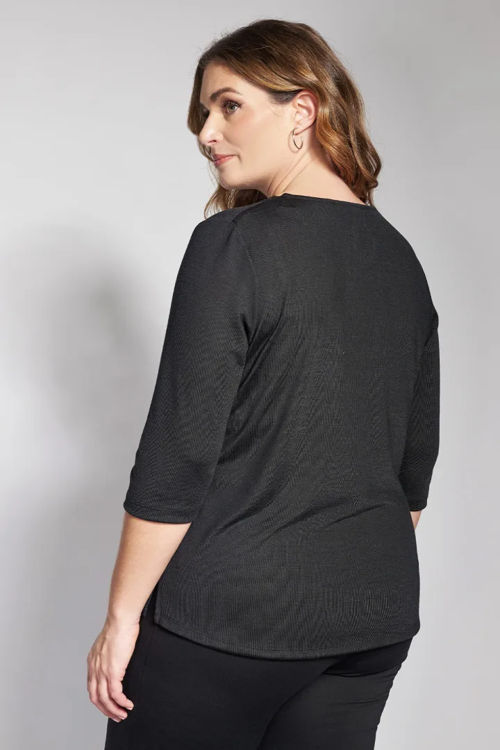 Μπλούζα με v λαιμόκοψη και δαντέλα plus size - Image 4