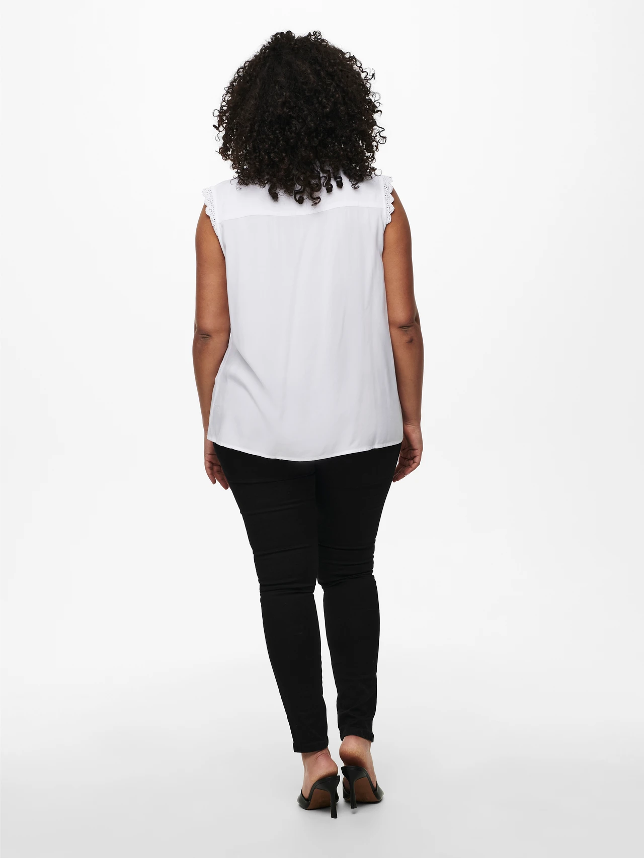 Μπλούζα αμάνικη αέρινη με v λαιμόκοψη Plus size - Image 7