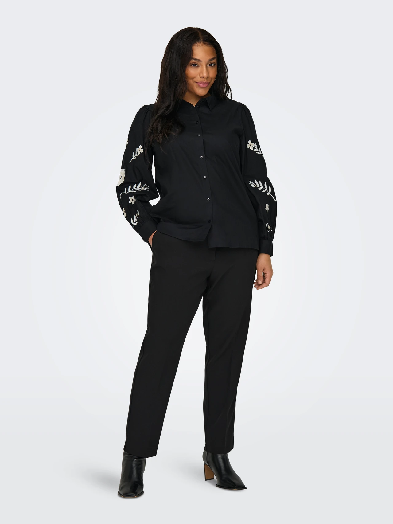 Παντελόνι υφασμάτινο σε ίσια γραμμή Plus size - Image 4