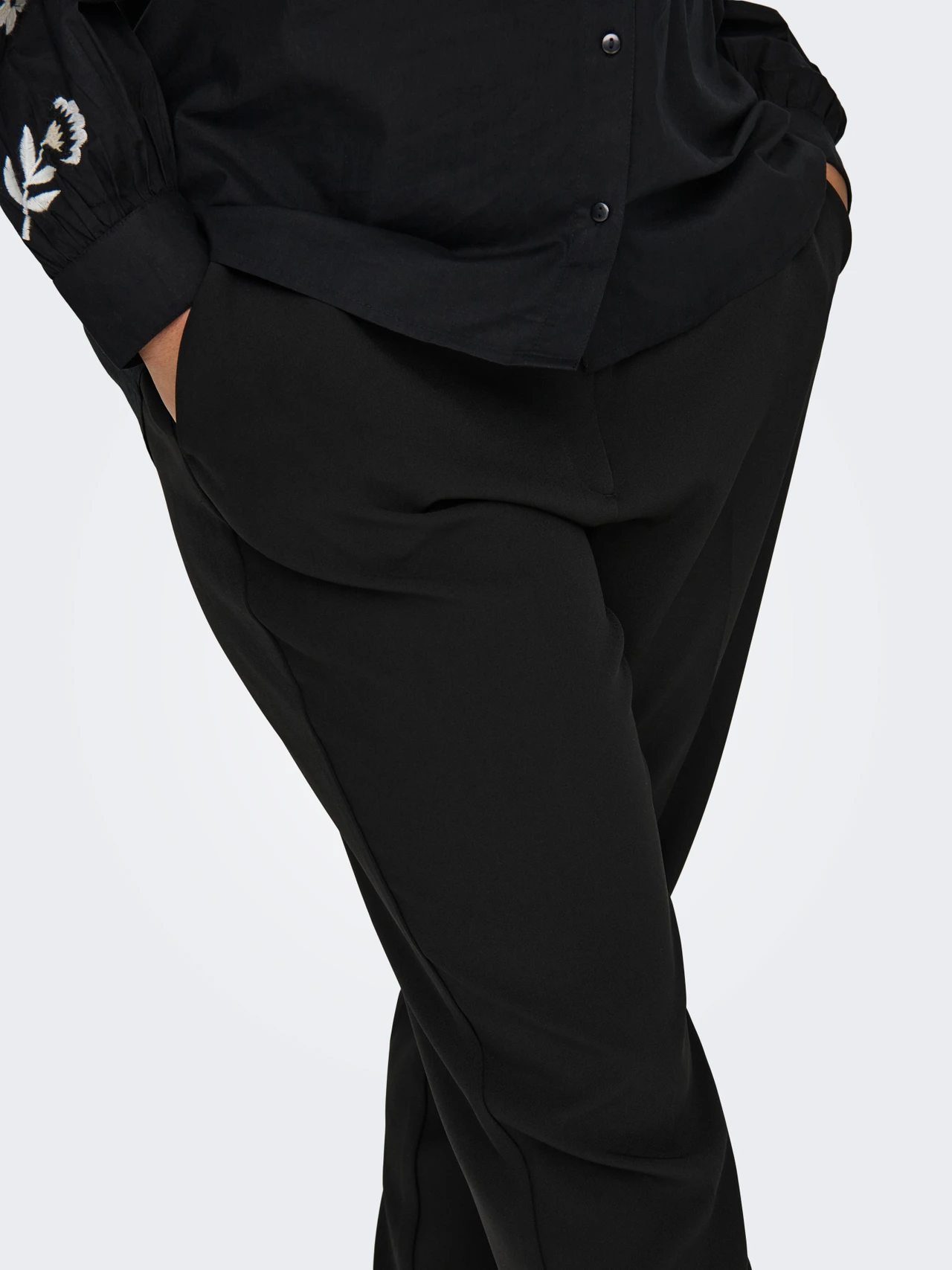 Παντελόνι υφασμάτινο σε ίσια γραμμή Plus size - Image 2