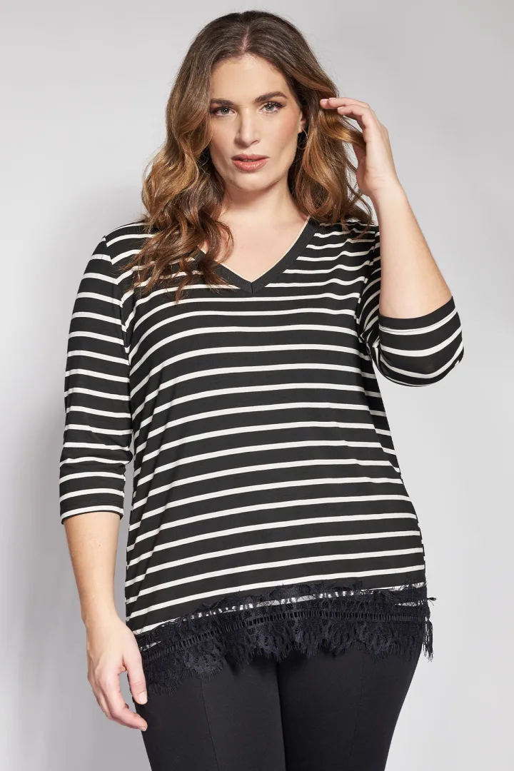 Μπλούζα ριγέ με δαντέλα plus size