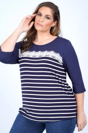 Μπλούζα ριγέ με δαντέλα plus size