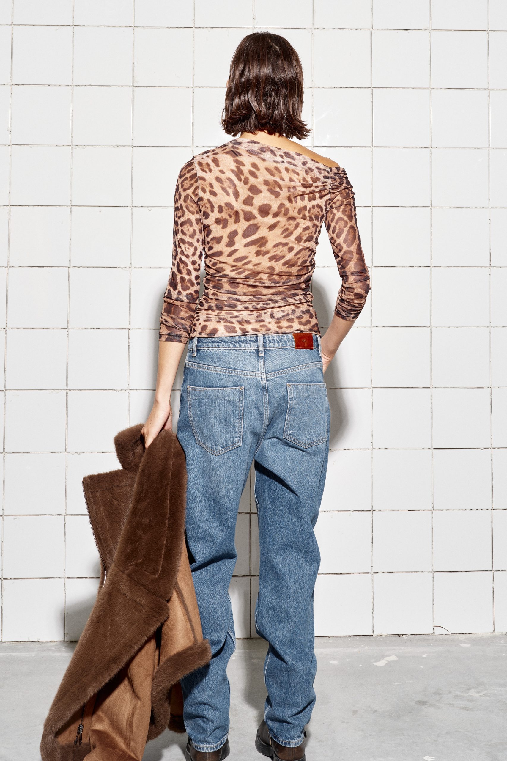Τοπ από τούλι με animal print - Image 3