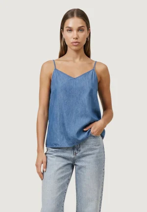 Μπλούζα τζιν αμάνικη με λεπτές τιράντες και v λαιμόκοψη