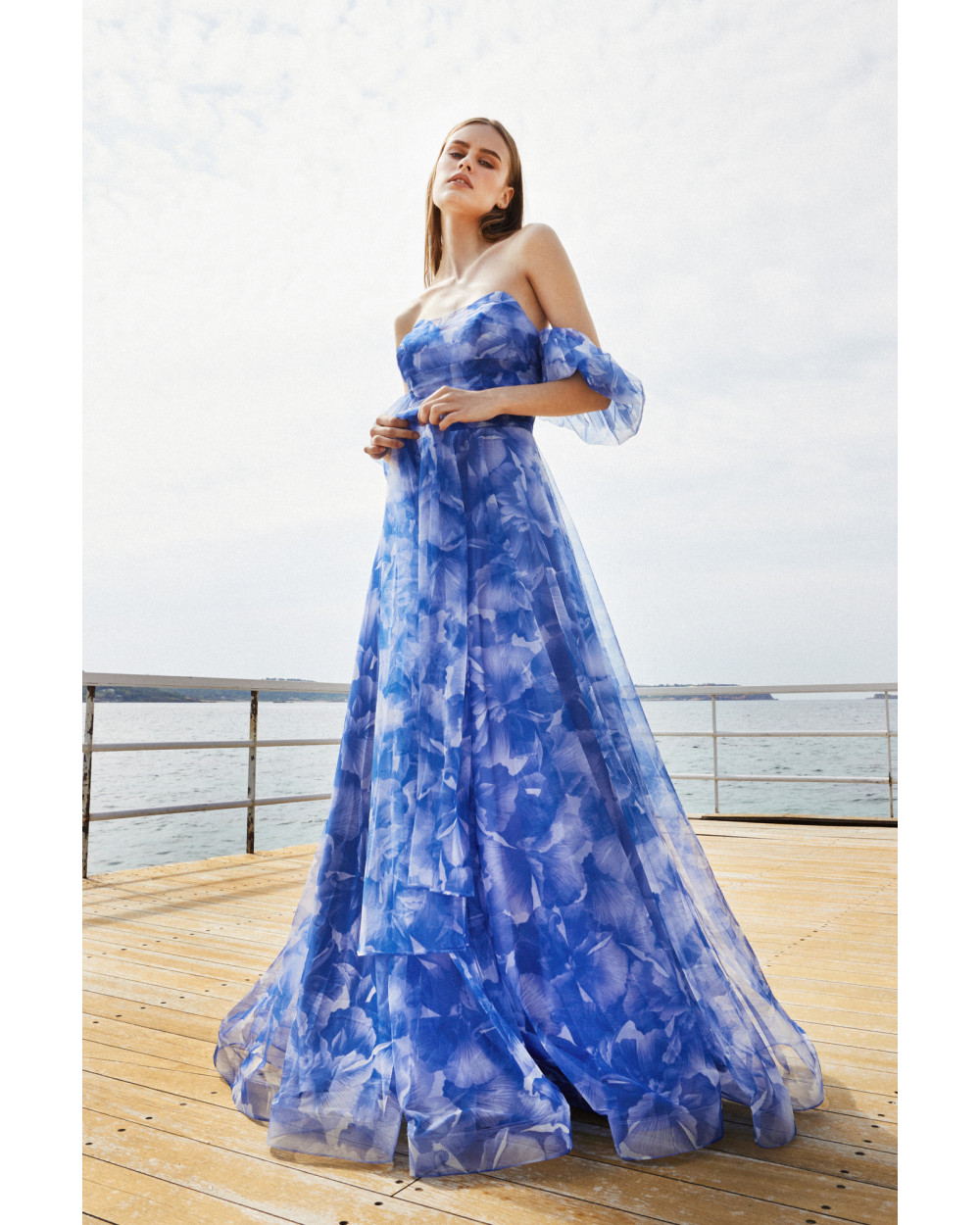 Maxi floral φόρεμα off shoulder με αέρινη κίνηση - Image 2